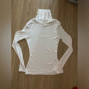 WHITE TIGHT TURTLE NECK